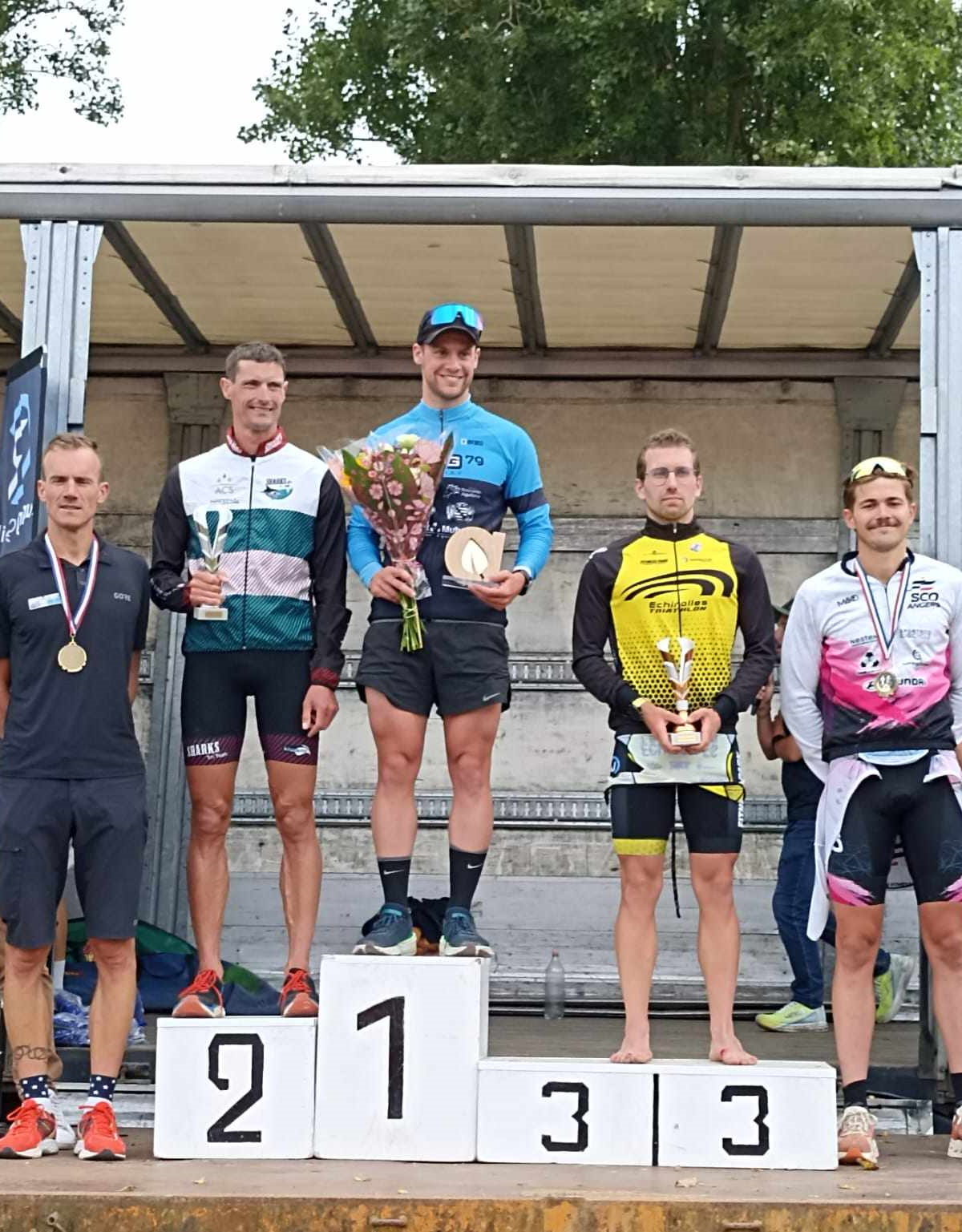 villeveque2024 nico sharks podium